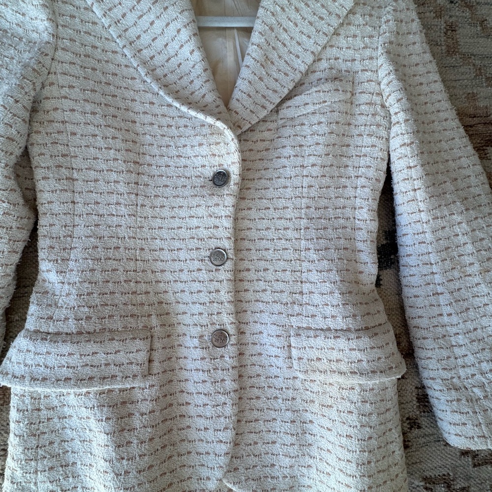 Authentic Chanel 1998 Peaked Lapels Boucle Ivory Tweed Blazer - Size 38 - Picture 3 of 8